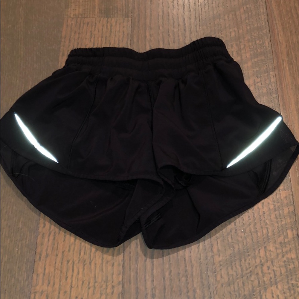 lululemon hotty hot shorts size 2